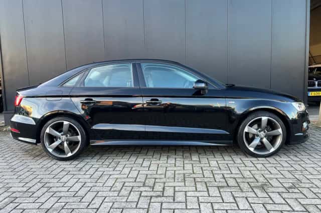 Audi A3 (2016) thumbnail 3