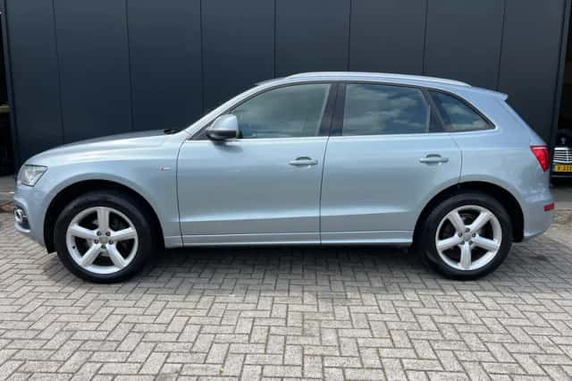 Audi Q5 (2009) thumbnail 2