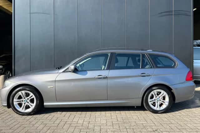 BMW 3-Serie (2010) thumbnail 2