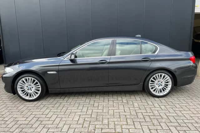 BMW 5-Serie (2010) thumbnail 2