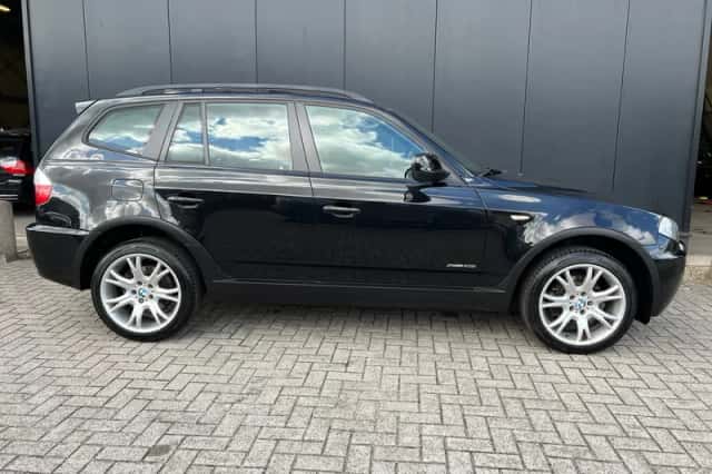 BMW X3 (2010) thumbnail 3