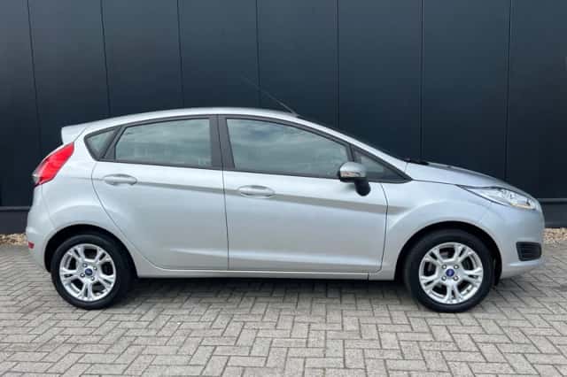 Ford Fiesta (2016) thumbnail 3