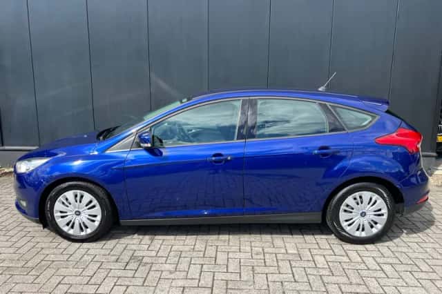 Ford Focus (2018) thumbnail 2