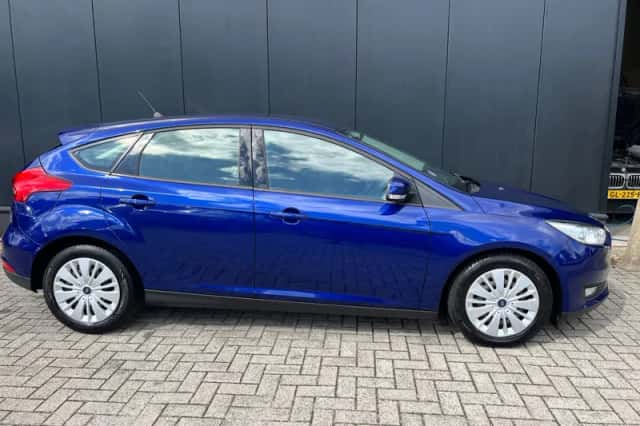 Ford Focus (2018) thumbnail 3