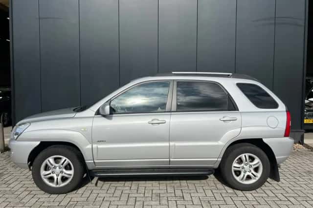 Kia Sportage (2008) thumbnail 2