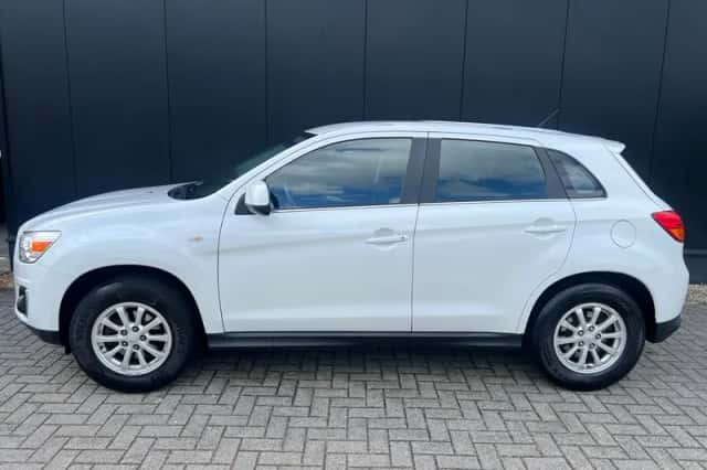 Mitsubishi ASX (2016) thumbnail 2