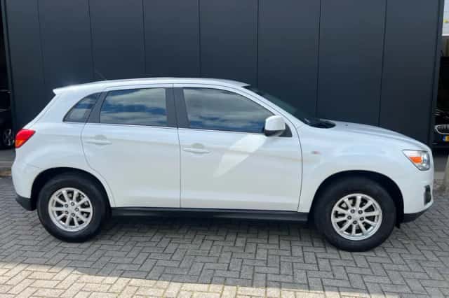 Mitsubishi ASX (2016) thumbnail 3