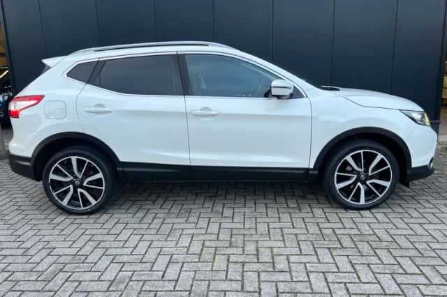 Nissan Qashqai (2016) thumbnail 3