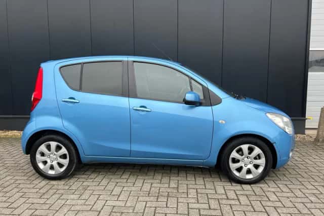 Opel Agila (2009) thumbnail 3