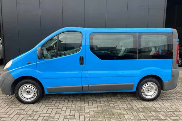 Opel Vivaro (2008) thumbnail 2