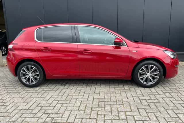 Peugeot 308 (2015) thumbnail 3
