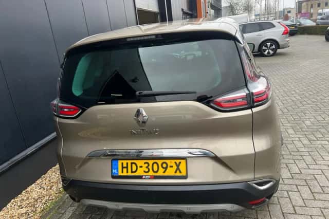 Renault Espace (2015) thumbnail 5