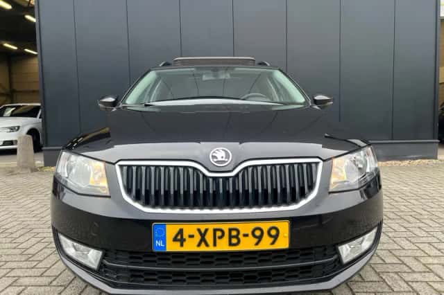 Škoda Octavia (2014) thumbnail 4