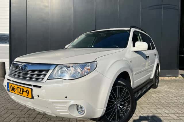 Subaru Forester (2012) thumbnail 1