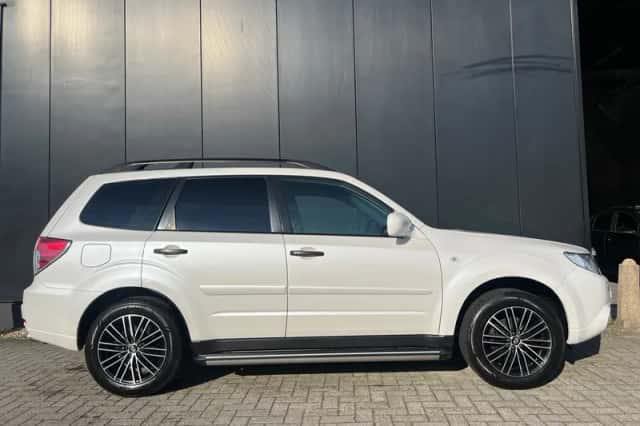 Subaru Forester (2012) thumbnail 3