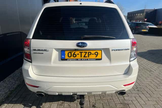 Subaru Forester (2012) thumbnail 5