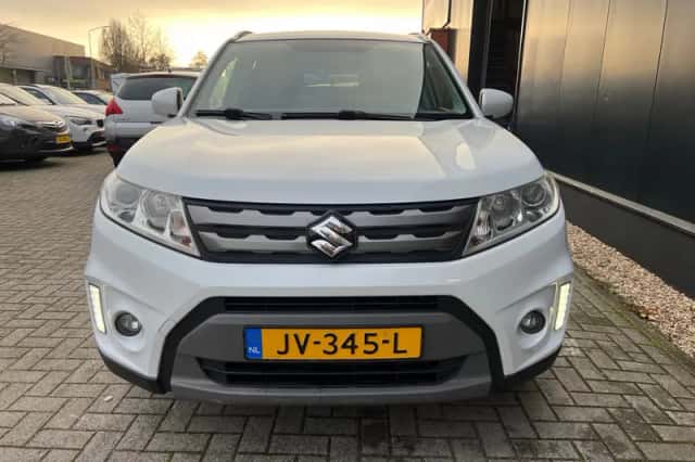 Suzuki Vitara (2016) thumbnail 4