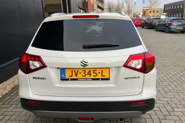 Suzuki Vitara (2016) thumbnail 5