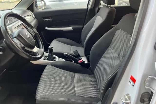 Suzuki Vitara (2016) thumbnail 6