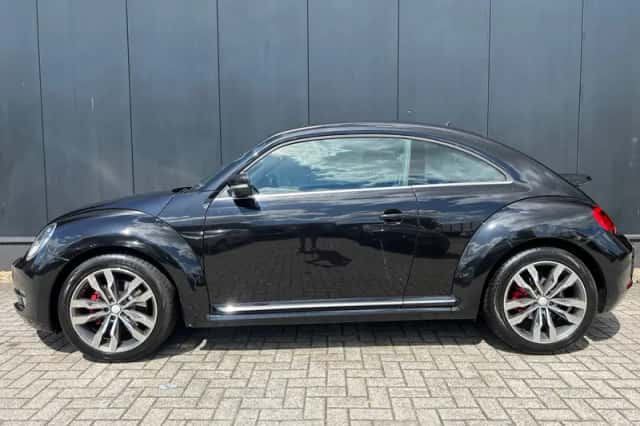 Volkswagen Beetle (2012) thumbnail 2