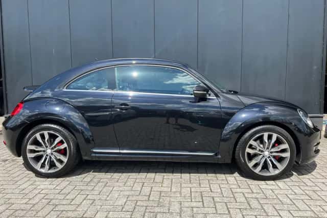 Volkswagen Beetle (2012) thumbnail 3