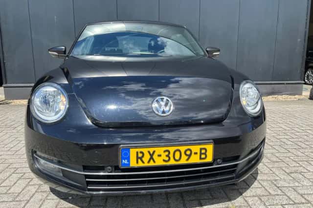 Volkswagen Beetle (2012) thumbnail 4