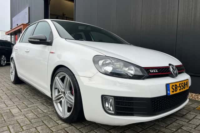 Volkswagen Golf (2010) thumbnail 4