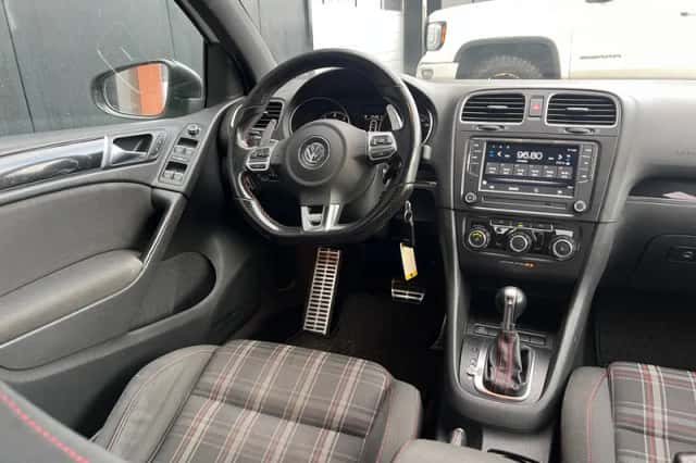 Volkswagen Golf (2010) thumbnail 6