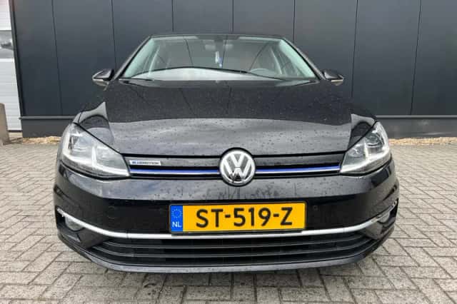 Volkswagen Golf (2018) thumbnail 4