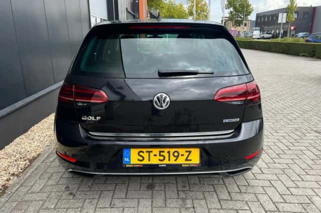 Volkswagen Golf (2018) thumbnail 5