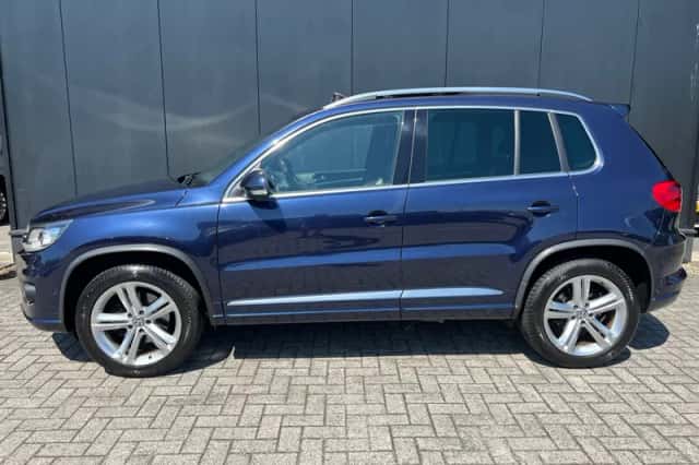 Volkswagen Tiguan (2015) thumbnail 2