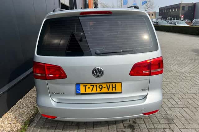 Volkswagen Touran (2011) thumbnail 4