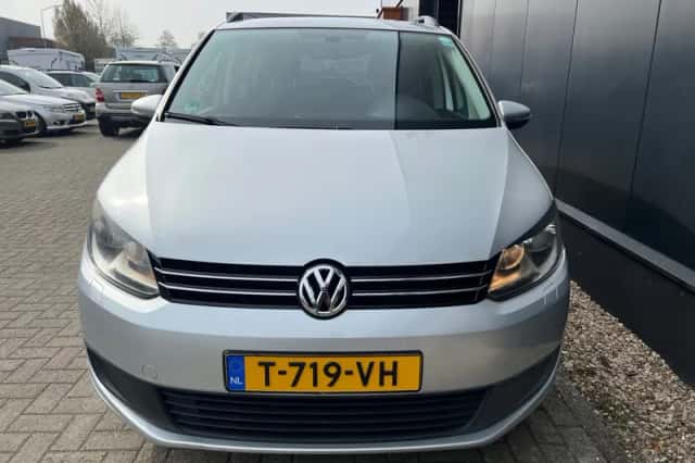 Volkswagen Touran (2011) thumbnail 5