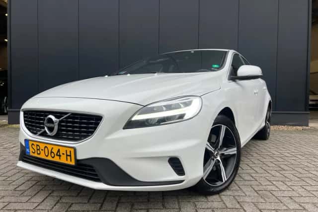 Volvo V40 (2018) thumbnail 1