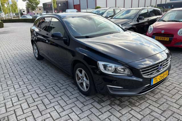 Volvo V60 (2014) thumbnail 2