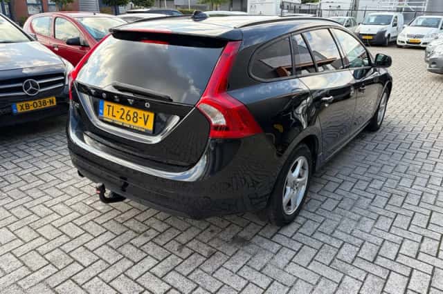 Volvo V60 (2014) thumbnail 3
