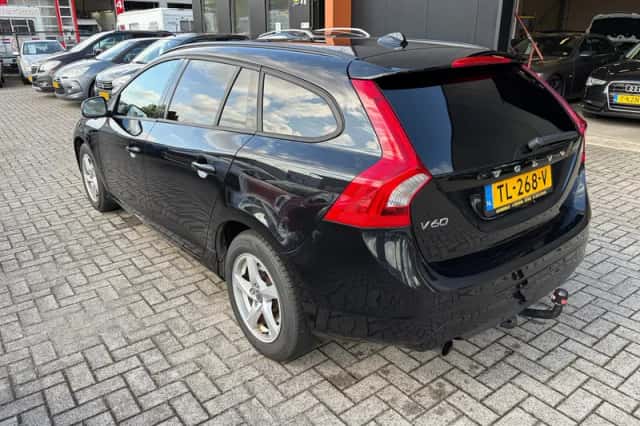 Volvo V60 (2014) thumbnail 4