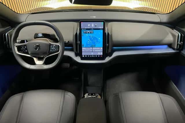 Volvo EX30 (2024) thumbnail 6