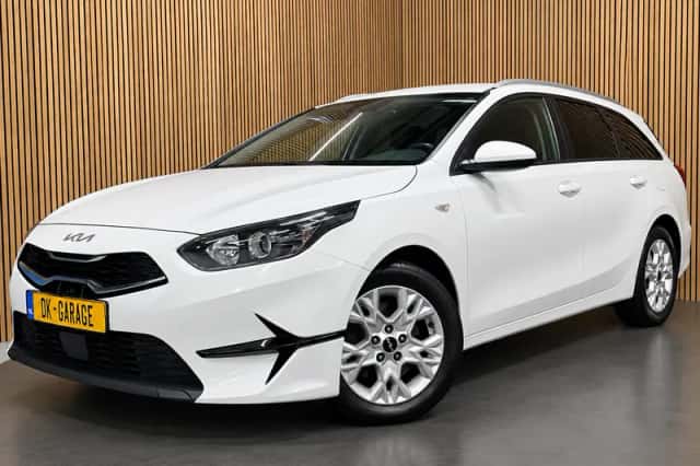 Kia Ceed (2023) thumbnail 1