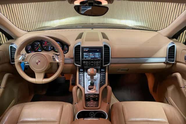 Porsche Cayenne (2012) thumbnail 6
