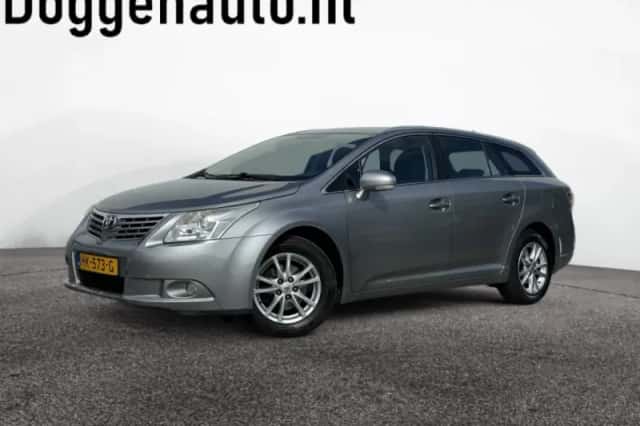 Toyota Avensis (2011) thumbnail 1