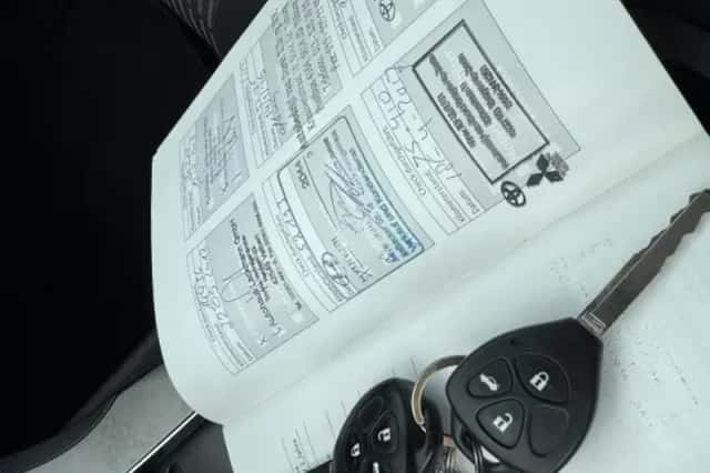 Toyota Avensis (2011) thumbnail 4