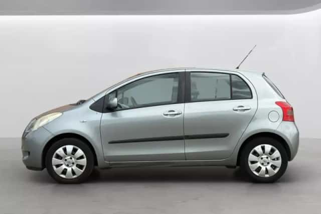 Toyota Yaris (2007) thumbnail 3