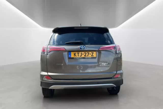 Toyota RAV4 (2018) thumbnail 5