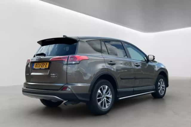 Toyota RAV4 (2018) thumbnail 6