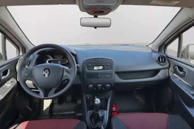 Renault Clio (2015) thumbnail 2