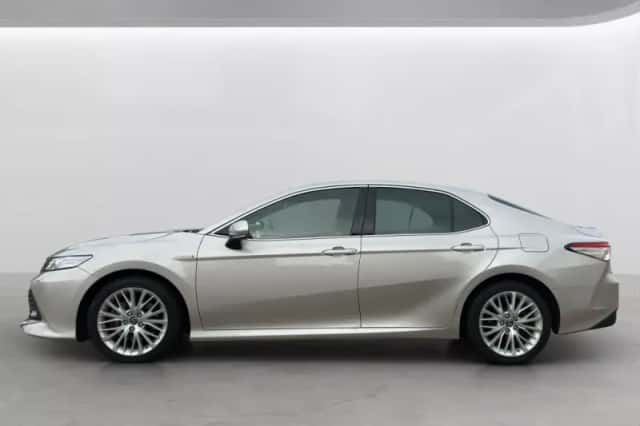Toyota Camry (2021) thumbnail 3
