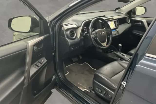 Toyota RAV4 (2018) thumbnail 6