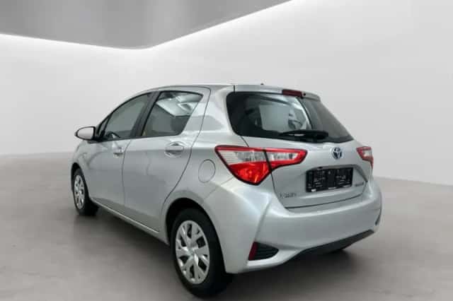 Toyota Yaris (2018) thumbnail 2
