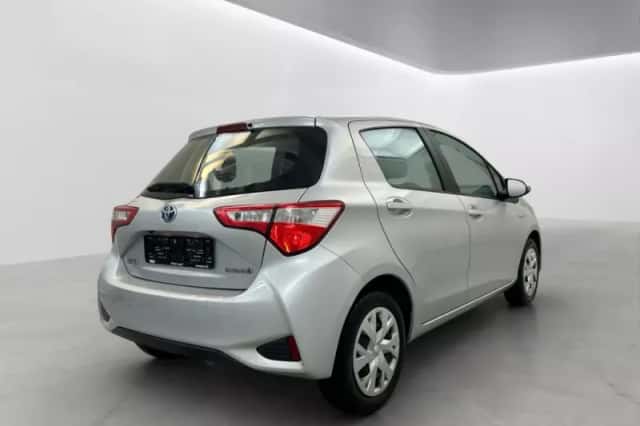 Toyota Yaris (2018) thumbnail 3